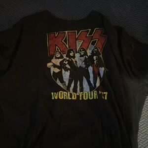 Kiss world tour T-shirt